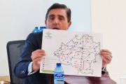 Carlos Martínez Izquierdo muestra la propuesta de Caja Rural. HDS