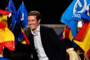 Pablo Casado celebra los resultados municipales y autonómicos, el 26 de mayo, frente a la sede del PP en la calle de Génova.-ÓSCAR DEL POZO / AFP