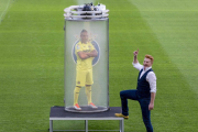Cazorla y el mago Yunke, en un momento de la presentación /-VILLAREAL CF