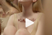 Imagen de la influyente activista rusa Tysya mostrando su cuerpo en el marco de la campaña.-TYSYA