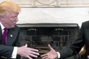 El presidente Obama recibe a su sucesor, Donald Trump, en la Casa Blanca-EFE / MICHAEL REYNOLDS