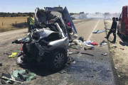 Escenario de un accidente en la carretera nacional 122 a su paso por Cerezal de Aliste (Zamora).-MARIAN MONTESINOS / EFE