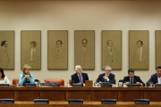 La comisión de Defensa con la silla vacía del ministro Pedro Morenés.-EL PERIÓDICO / MADRID