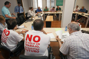 Una de las mesas de negociación en el Serla de Valladolid./ J. M. L.-