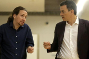 Pablo Iglesias y Pedro Sánchez.-JOSE LUIS ROCA