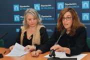 La presidenta de la Diputación, Ángeles Armisén (D), junto a la alcaldesa de Aguilar de Campoo, María José Ortega(I), en la firma del convenio de colaboración para la celebración del XXVII Festival de Cortometrajes de Cine Español de la localidad-Ical