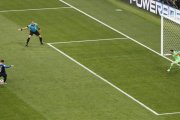 Griezmann anota el 2-1 de Francia en el lanzamiento de penalti ante Croacia en Moscú.-AP