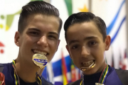 Hector Díez, a la derecha, con su medalla de oro.-RFEP