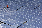 Paneles solares de Norsol en Villaldemiro (Burgos).-AFP PHOTO / CESAR MANSO