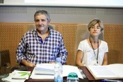 Patxi Elola, víctima de ETA, y Pili Zabala, hermana de Joxian Lasa, asesinado por los GAL, han participado este viernes en una mesa redonda para debatir sobre la relación de las víctimas del terrorismo con su entorno social.-EFE