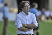 El entrenador del Numancia, Juan Antonio Anquela. / DIEGO MAYOR-