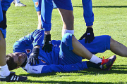 Juanjo en el momento de caer lesionado en el entrenamiento de ayer. / ÁLVARO MARTÍNEZ-