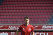 Kako en una acción del encuentro ante el Elche en el que se estrenó como titular con el Numancia.-Valentín Guisande