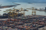 Muelle de mercancías del puerto de Barcelona.-FERRAN SENDRA