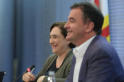 Ada Colau y Alfred Bosch presentan, el pasado jueves, su acuerdo sobre la modificación de crédito que debía votarse este lunes.-FERRAN NADEU