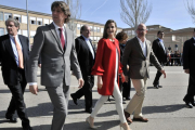 Belil, Mínguez, Herrera, la Reina, Montserrat y López Calvín cruzan Eduardo Saavedra para entrar en El Hueco.-VALENTÍN GUISANDE