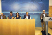 García, Gascón (IU), Domínguez (Podemos), Briones (PSOE) y Ayllón, ayer en la presentación de la denuncia.-- ICAL