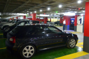Vehículos estacionados en el parking de Mariano Granados y el Espolón. / ÁLVARO MARTÍNEZ-