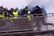 Manifestación y protestas de los chalecos amarillos en París (Francia).-EPA