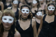 Activistas feministas durante la marcha.-AP / VICTOR R CAIVANO