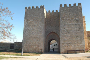 La Puerta del Mercado en una imagen de archivo. / VALENTÍN GUISANDE-