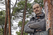Alejandro Calonge, uno de los últimos resineros que se ha asentado en Tardelcuende.-M.T.