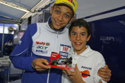 El día (5 de julio del 2008) que Marc Márquez conoció a Valentino Rossi, en Montemló (Barcelona).-EMILIO PÉREZ DE ROZAS