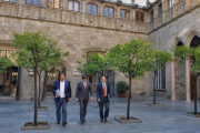 El vicepresidente del Govern, Oriol Junqueras; el president, Carles Puigdemont, y el conseller de Presidencia, Jordi Turull, este martes.-FERRAN SENDRA