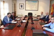 César Rico y Ernesto Argote, ayer durante la reunión en Treviño.-ICAL