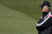 Carlo Ancelotti, durante el entrenamiento del Real Madrid previo al partido ante el Almería.-Foto: EFE / JAVIER LIZÓN