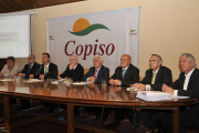 La directiva de Copiso en la jornada de ayer con su presidente, Javier Blanco (tercero por la izquierda) a la cabeza.-VALENTÍN GUISANDE