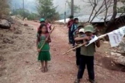 Menores reciben entrenamiento militar en una comunidad del estado de Guerrero, México.-EL PERIÓDICO