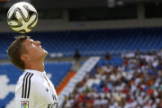 Toni Kroos, durante su presentación como jugador del Madrid en julio del 2014.-JUAN MANUEL PRATS