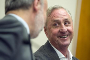 Cruyff sonríe durante la presentación de un acuerdo entre la UAB y su fundación el pasado mes de noviembre.-JORDI COTRINA