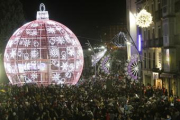 Una gran multitud acudió al encendido navideño-Luis Ángel Tejedor