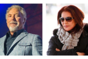 Tom Jones y Priscilla Presley.-