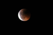 Imagen tomada a las 23.00 horas en Soria del eclipse de luna. / VALENTÍN GUISANDE-