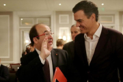 Miquel Iceta y Pedro Sánchez, este miércoles en Madrid.-JOSÉ LUIS ROCA