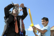 Jean Philippe Atchoum en una actuación de Titirimundi 2013-El Mundo