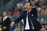 Allegri da instrucciones a sus jugadores durante el Juve-Barça de la Champions.-STEFANO RELLANDINI