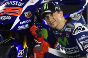 Jorge Lorenzo, junto a su Yamaha tricampeona del mundo.-MILAGRO / GIGI SOLDANO