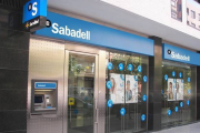 Una oficina del Banco Sabadell en Cataluña.-