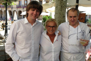 Maribel Gil posa junto con Carlos Martínez y José Luis Jiménez. / MESÓN CASTELLANO-