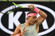 Nadal golpea la bola en su partido contra Dzumhur.-AFP / SAEED KHAN