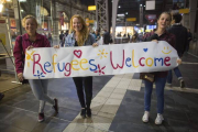 Recibimiento a los refugiados en Fráncfort.-FRANK RUMPENHORST / EFE