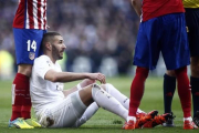 Benzema, durante el derbi del sábado ante el Atlético.-AP / ÓSCAR DEL POZO