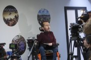 El secretario de Organización de Podemos, Pablo Echenique, durante la rueda de prensa que ha ofrecido hoy en Zaragoza para analizar el discurso de Navidad del rey Felipe VI.-EFE / TONI GALÁN