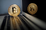 Una ilustración de la moneda virtual bitcoin-BENOIT TESSIER (REUTERS)
