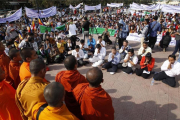 Concentración en favor de los derechos humanos en Phnom Penh, Camboya.-EFE / MAK REMISSA