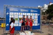 Alfonso Izquierdo, a la derecha, en el podio del Europeo júnior de duatlón cross celebrado ayer en Ibiza.-HDS